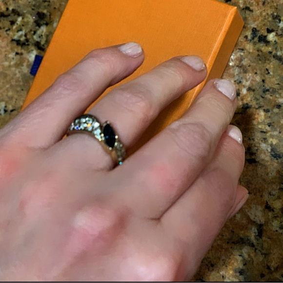 Sapphire like gorgeous blue stone golden fashion ring size 5.5 . Must have! - Picture 6 of 6